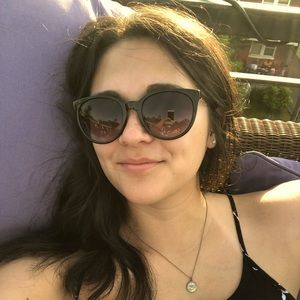 Meet your Posher, Elizabeth